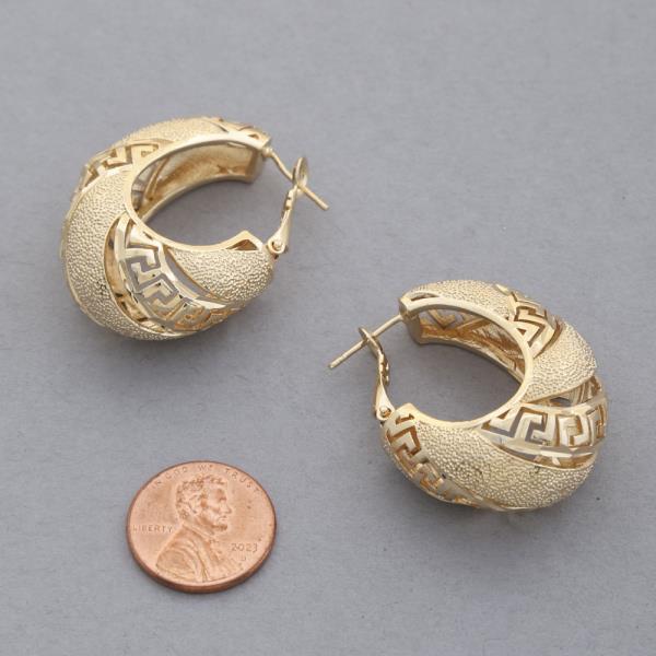 PUFFY OVAL GREEK PATTERN METAL EARRING