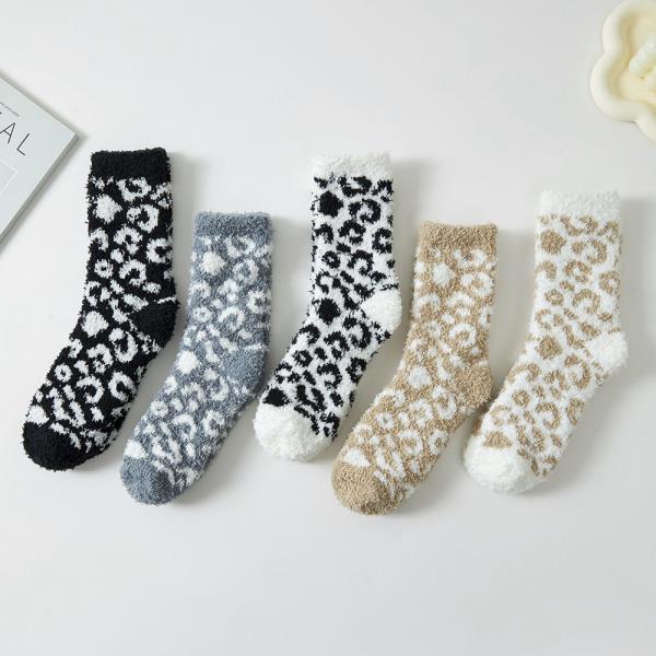 LEOPARD PATTERN FUZZY SOCKS