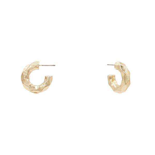 TEXTURED C HOOP EARRING