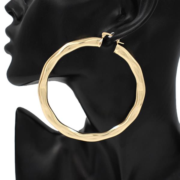 METAL HOOP EARRING