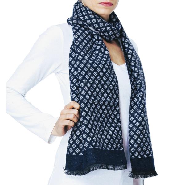 SQUARE PATTERN OBLONG SCARF