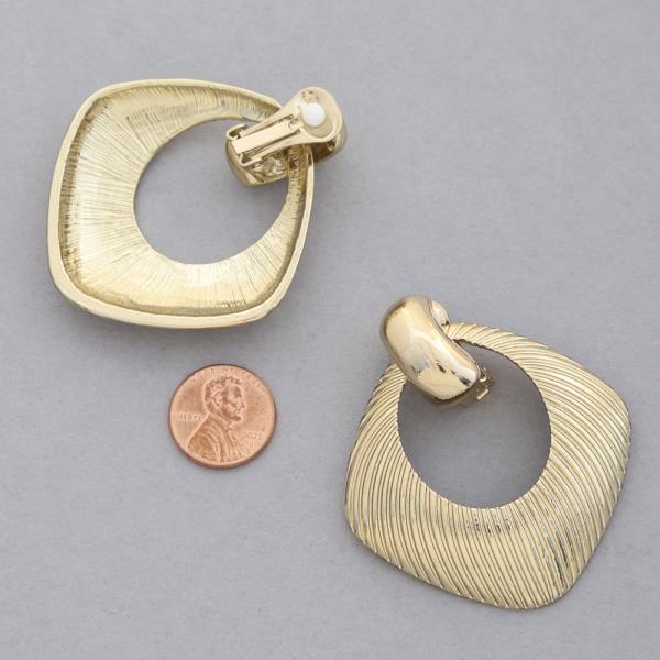 LINED METAL CLIP EARRING