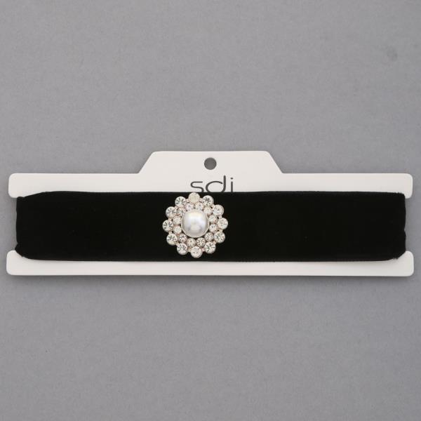 SDJ RHINESTONE FLOWER PEARL BEAD VELVET CHOKER