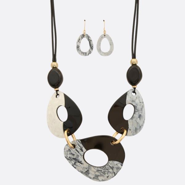 ACETATE OVAL LINK NECKLACE