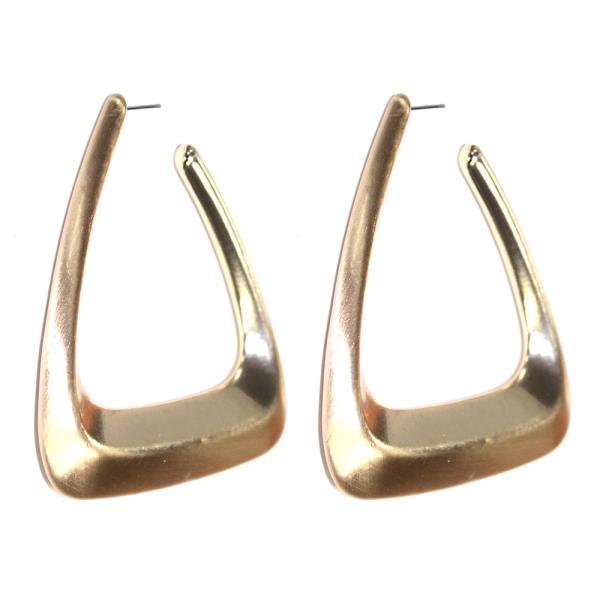 TRIANGLE METAL EARRING