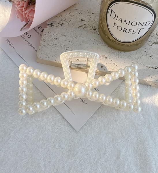 PEARL HAIR CLAW JAW CLIP