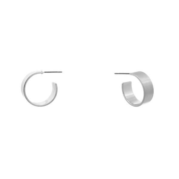 METAL FLAT C HOOP EARRING