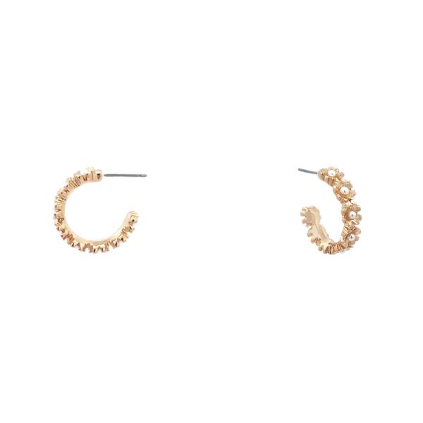 METAL C HOOP EARRING