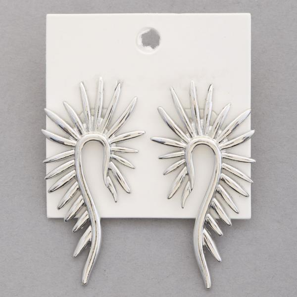 METAL SIPKE EARRING