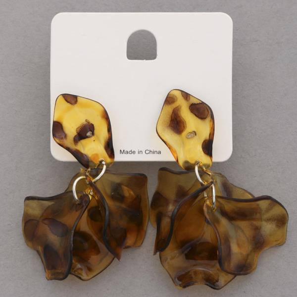 TORTOISE PATTERN PETAL DANGLE EARRING