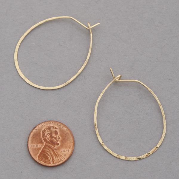 THIN METAL HOOP EARRING