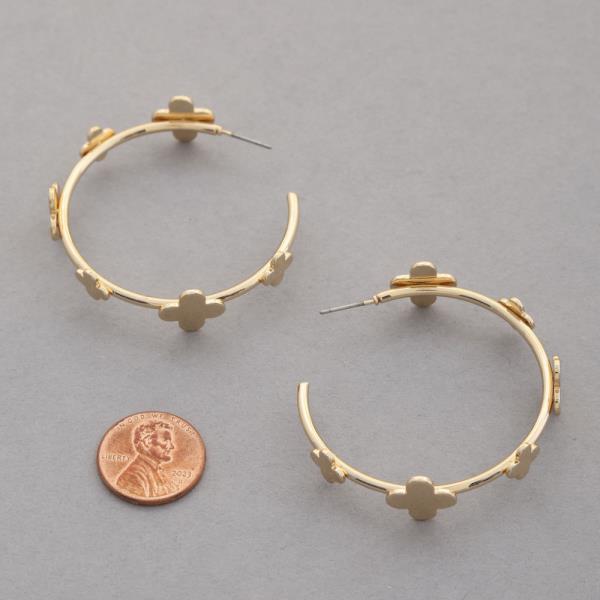 CLOVER EDGE OPEN HOOP METAL EARRING