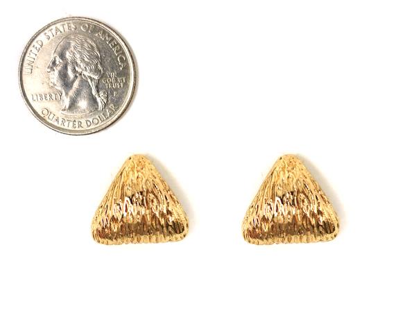 TRIANGLE METAL EARRING