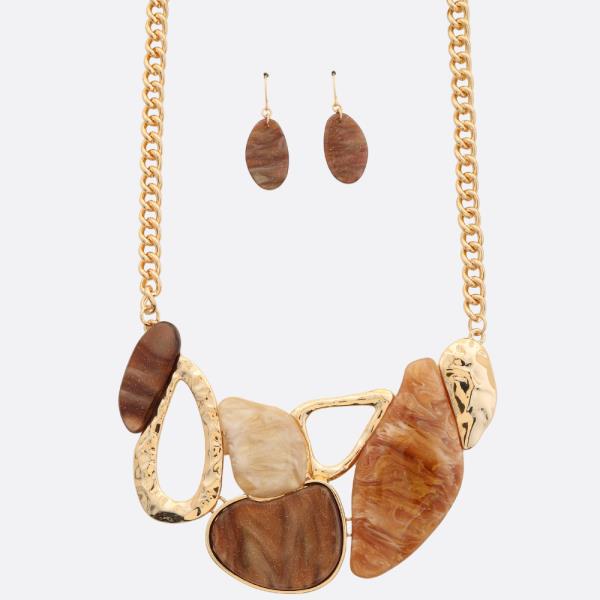 STONE GEO SHAPE NECKLACE