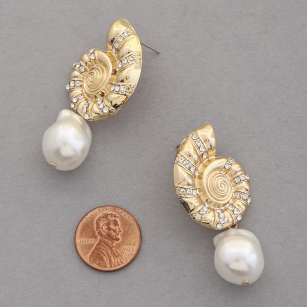 SEASHELL PEARL BEAD METAL EARRING