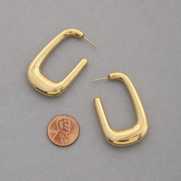 METAL RECTANGLE HOOP EARRING