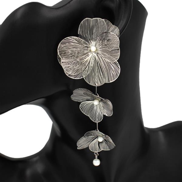 WIDE METAL FLOWER EARRING