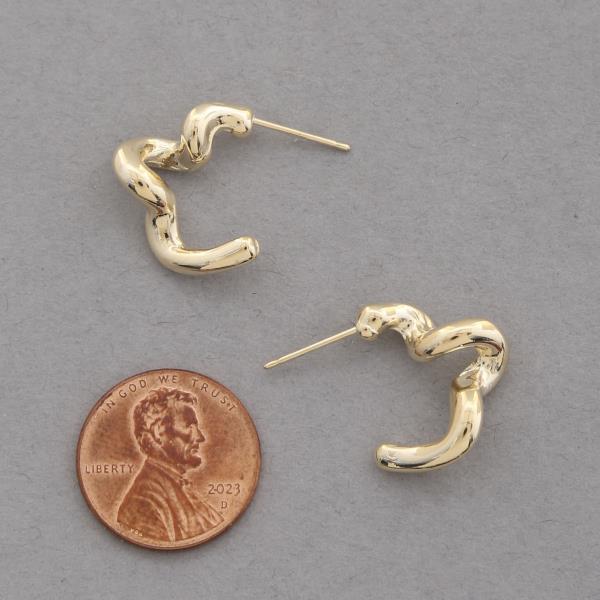 SODAJO WAVY METAL GOLD DIPPED EARRING