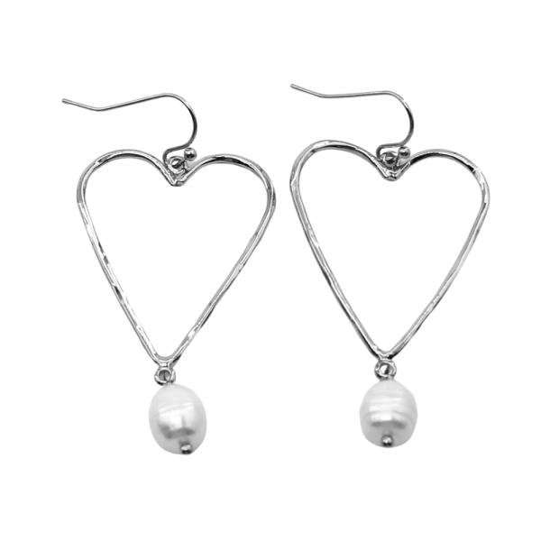 METAL HEART PEARL DANGLE EARRING