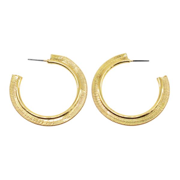 METAL HOOP EARRING