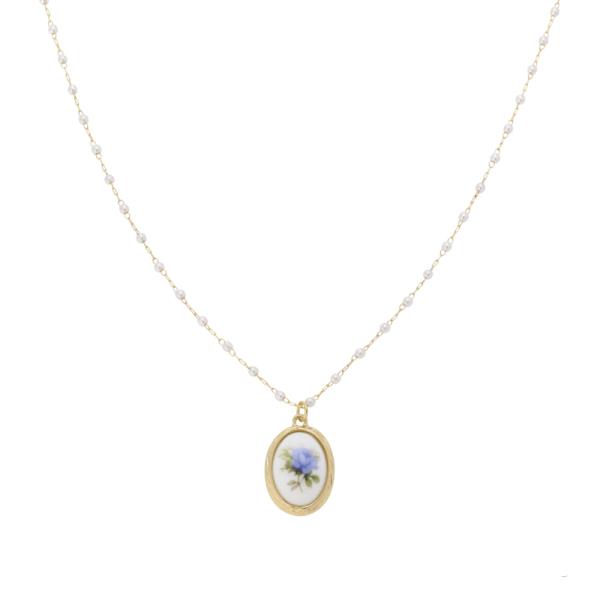 OVAL FLOWER PENDANT NECKLACE