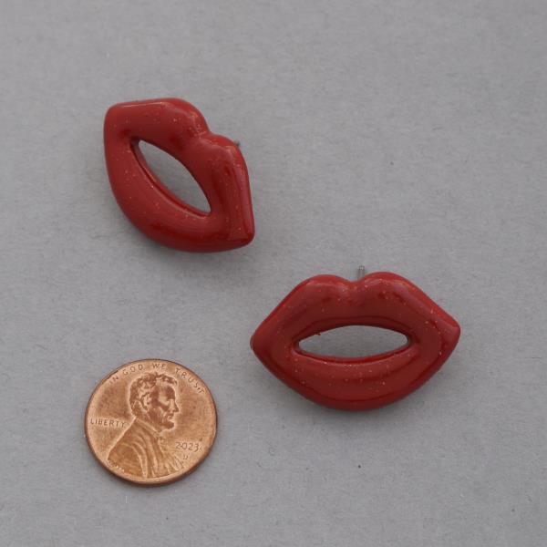 LIPS STUD EARRING