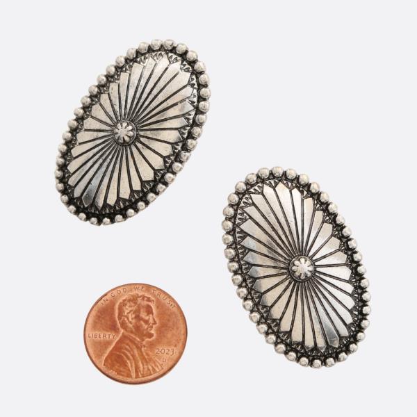 WESTERN STYLE OVAL METAL EARRING