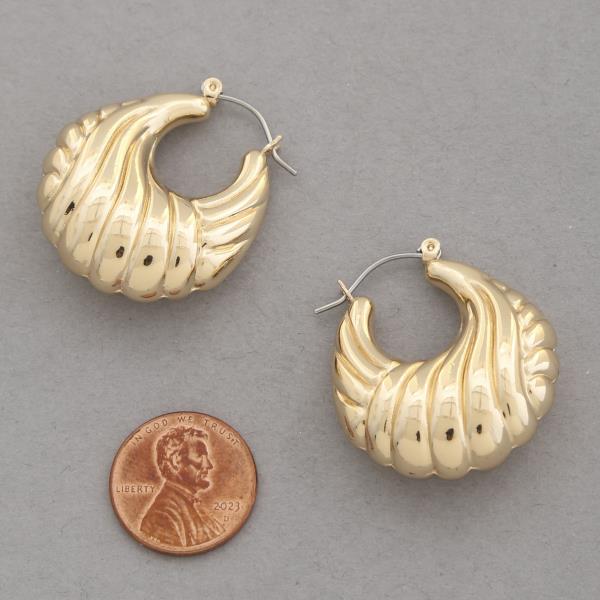 SODAJO CROISSANT SHAPE METAL EARRING