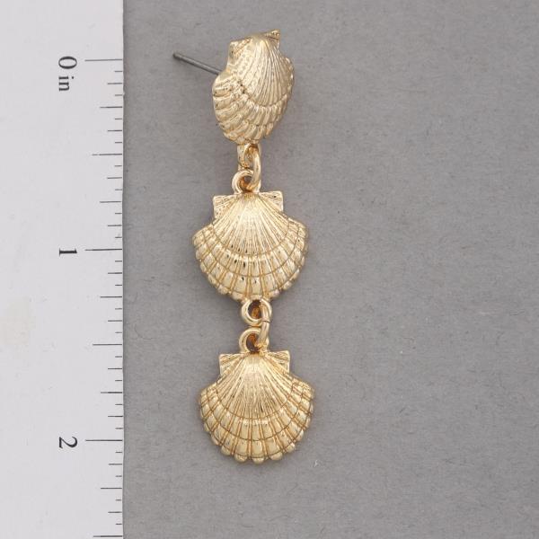 TRIPLE SEASHELL DANGLE METAL EARRING