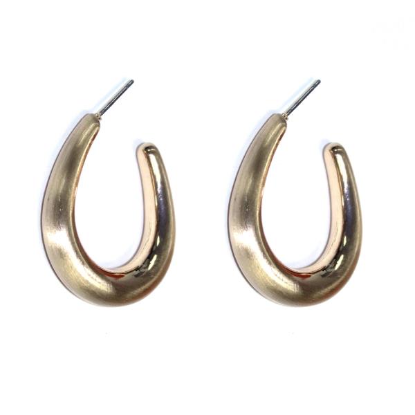 PUFFY C HOOP EARRING