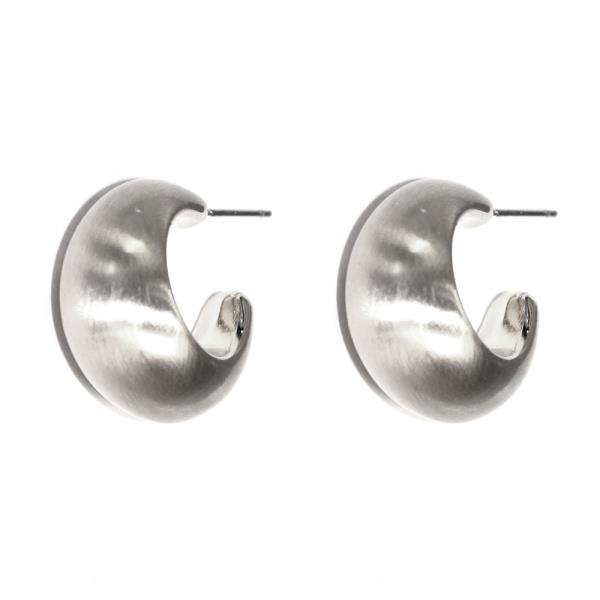 PUFFY C HOOP EARRING