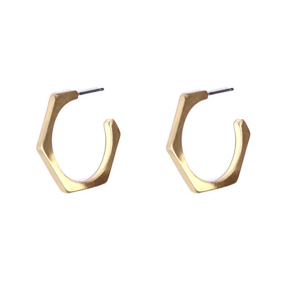 HEXAGON C HOOP EARRING