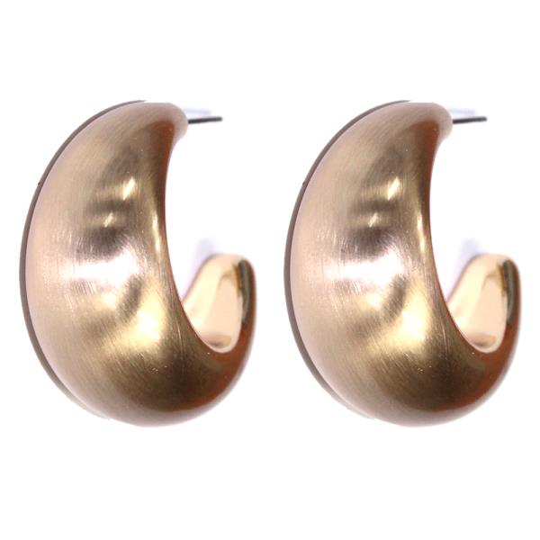 PUFFY C HOOP EARRING