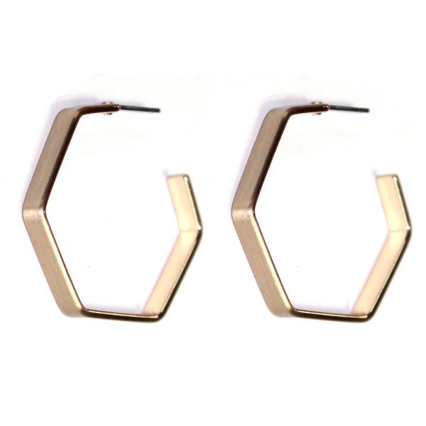 HEXAGON C HOOP EARRING