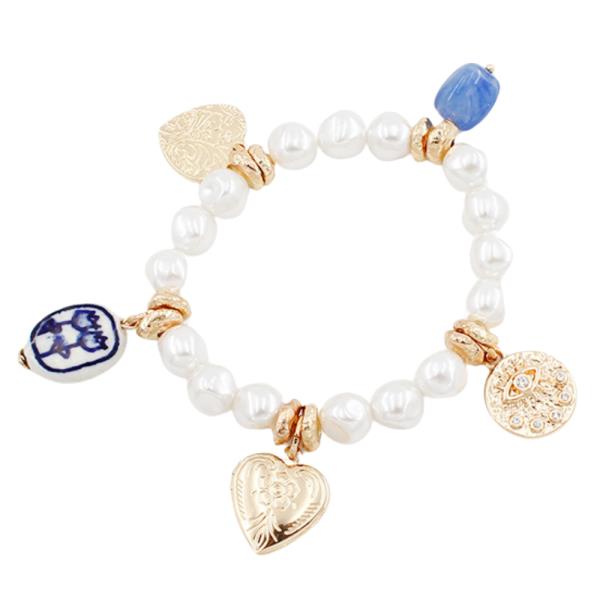 HEART CHARM BEADED STRETCH BRACELET