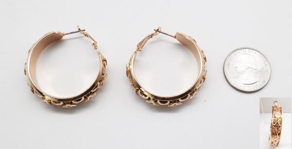 METAL HOOP EARRING