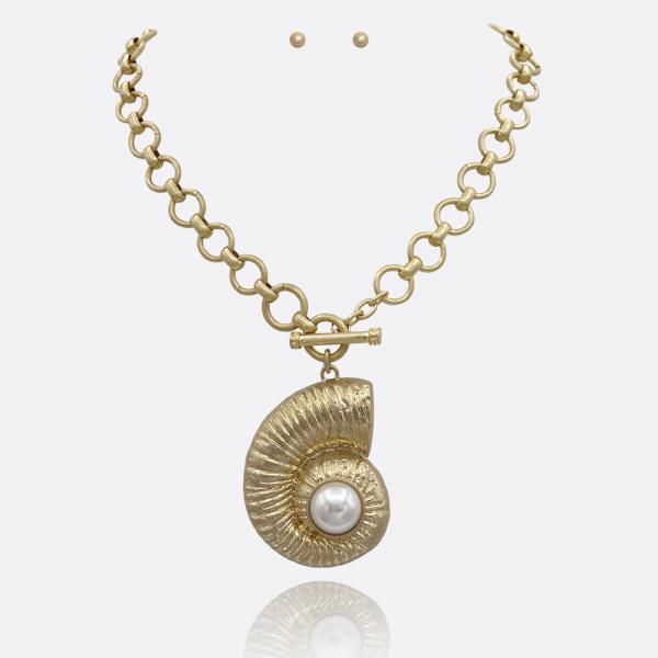 SHELL W PEARL NECKLACE