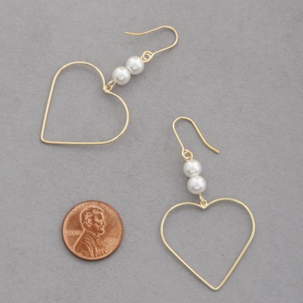 METAL HEART PEARL DANGLE EARRING