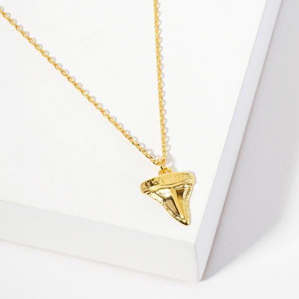 18K GOLD RHODIUM KEEP MOVING SHARK TOOTH NECKLACE