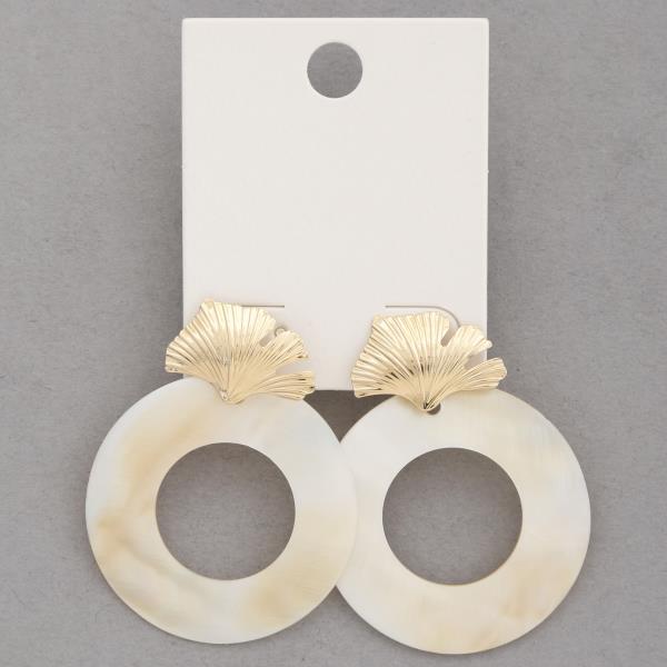 MOTHER OF PEARL CUT OUT CIRCLE METAL LEAF EARRING