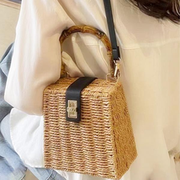 STRAW BAMBOO HANDLE CROSSBODY BAG