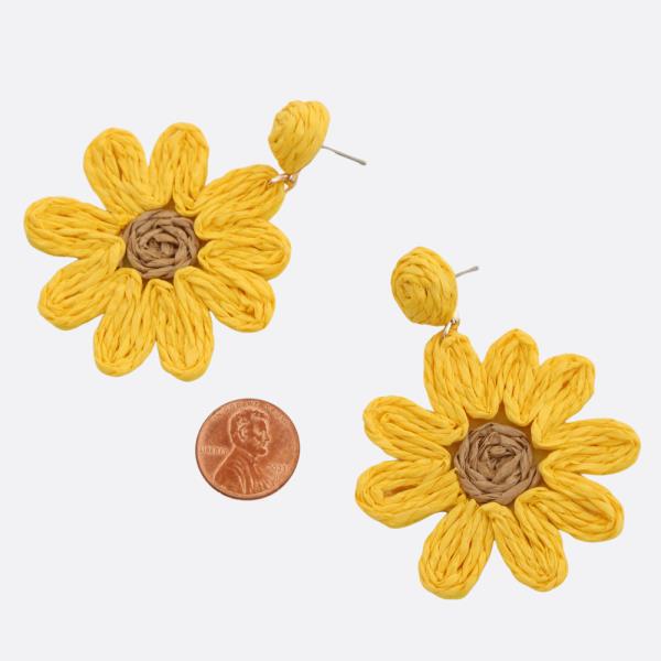 RAFFIA FLOWER DANGLE EARRING