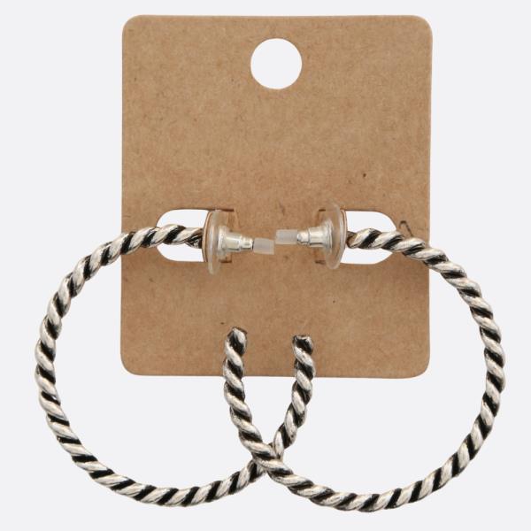 TWISTED LINK OPEN HOOP EARRING