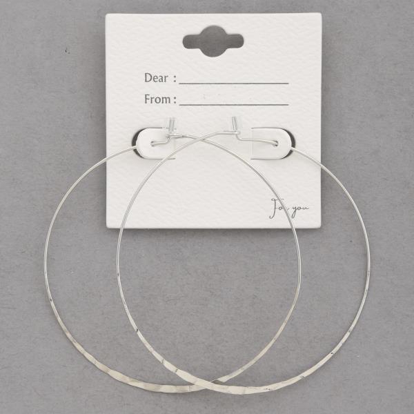 HAMMERED METAL HOOP EARRING