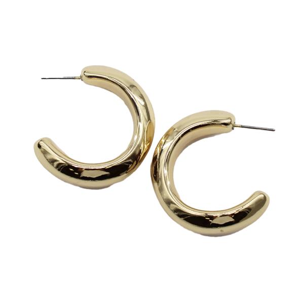 PUFFY METAL C HOOP EARRING