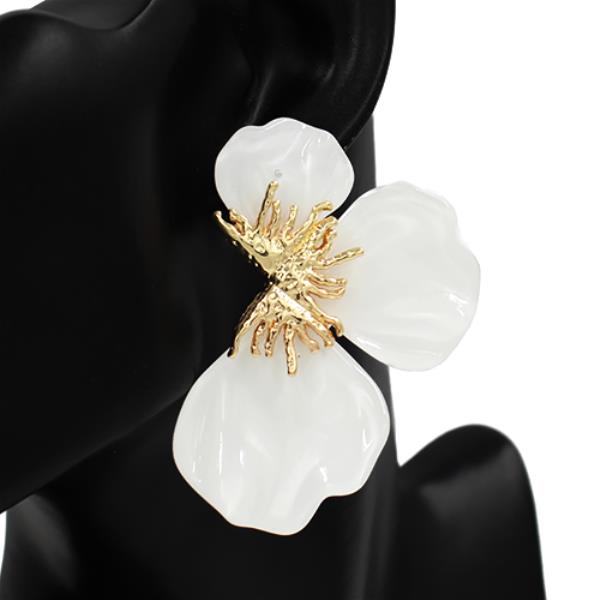 WIDE FLOWER POST EARRING