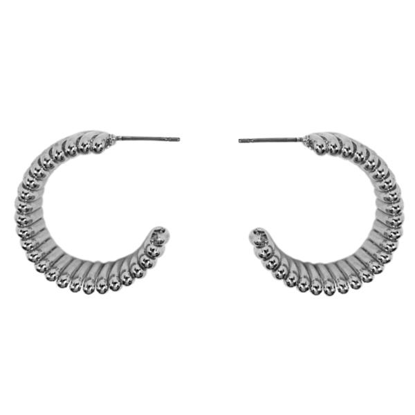 METAL OPEN HOOP EARRING