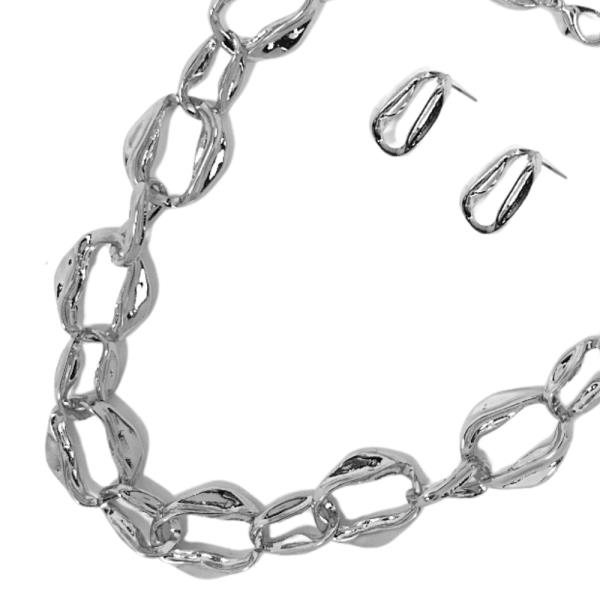 OVAL LINK METAL NECKLACE