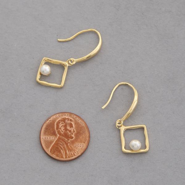 SODAJO GEO SHAPE PEARL BEAD GOLD DIPPED EARRING