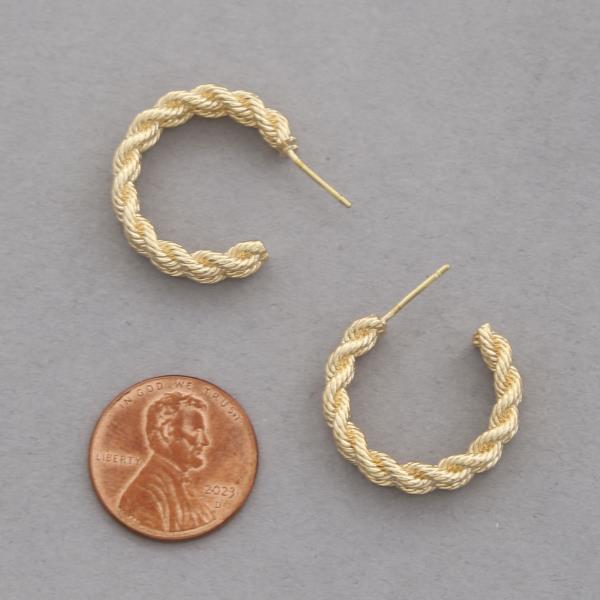 TWISTED OPEN HOOP METAL EARRING